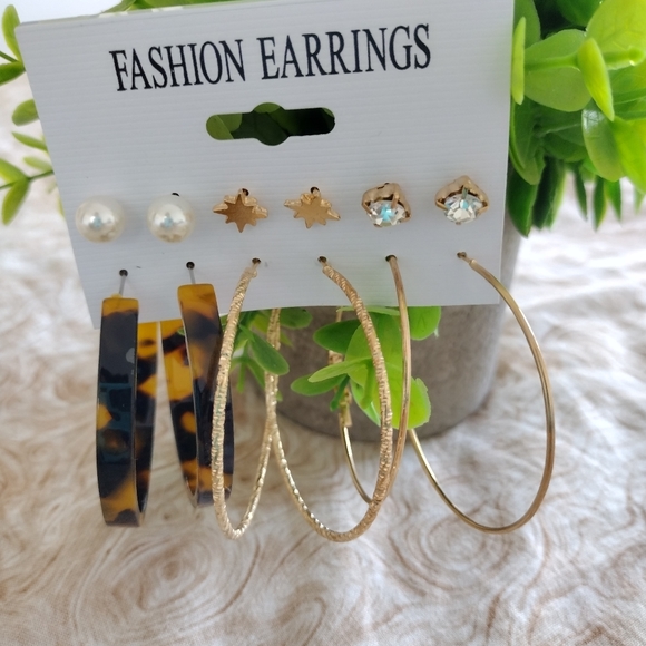 New, fashion earrings. - Picture 3 of 5